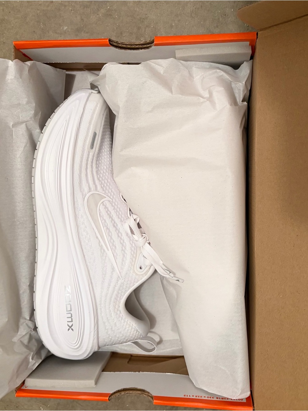 Brand New Nike Vomero plus white shoes women 9